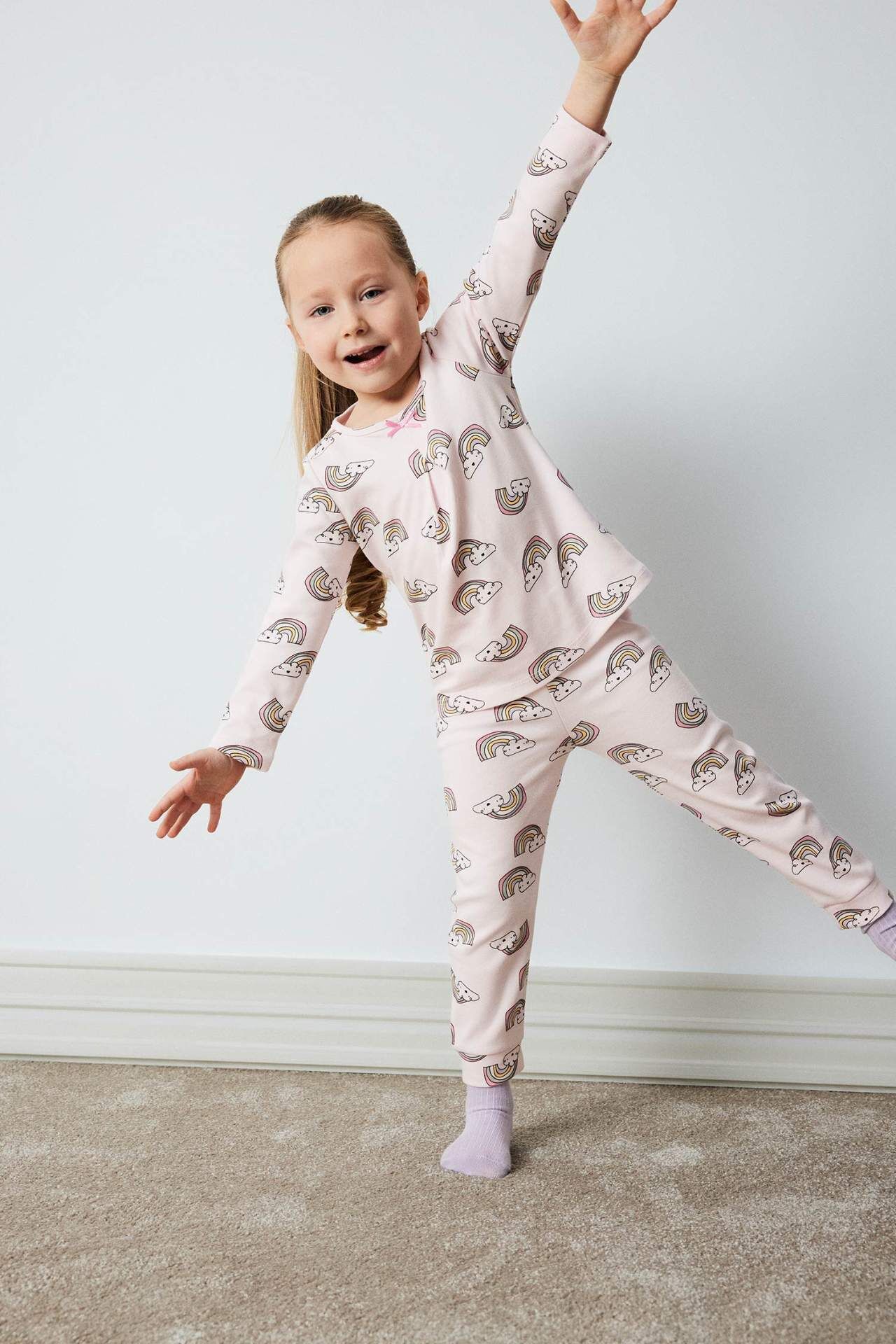 Kız Bebek Pijama Takımı Gökkuşağı Baskılı Uzun Kollu Üst Beli Lastikli Uzun Alt
