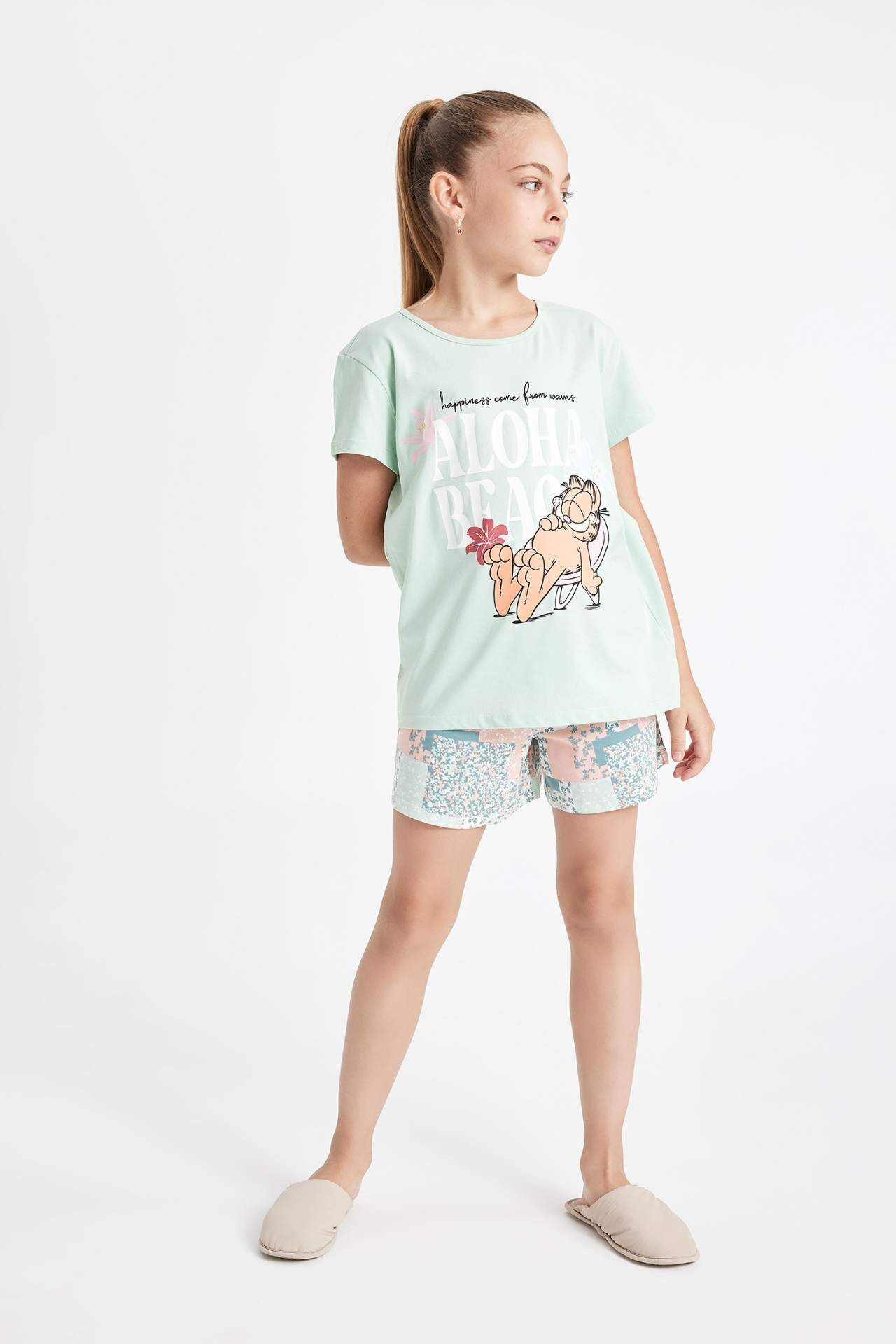 Kız Çocuk Garfield Pijama Takımı Kısa Kollu Üst Şort