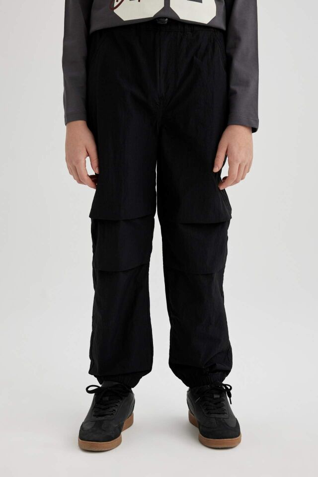 Erkek Çocuk Beli ve Paçası Lastikli Cepli Siyah Jogger Paraşüt Basic Düz Pantolon