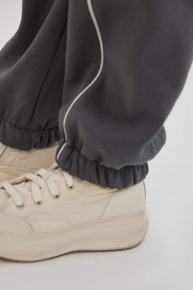 Kız Çocuk Loose Fit Kalın Kargo Cepli Beli ve Paçası Lastikli Jogger Eşofman Altı