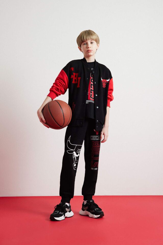 Erkek Çocuk NBA Chicago Bulls Kolej Yaka Çıtçıt Kapamalı Sırt Baskılı Bomber Hırka