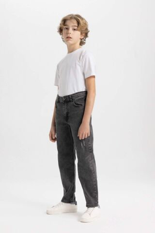 Erkek Çocuk Straight Fit Yırtık Detaylı Düz Paça Jean Pantolon
