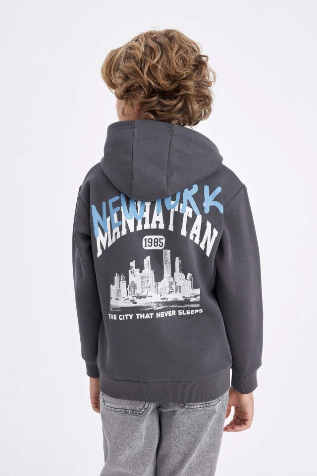 Erkek Çocuk Gri Kapüşonlu Cepli Sırt Baskılı Sweatshirt