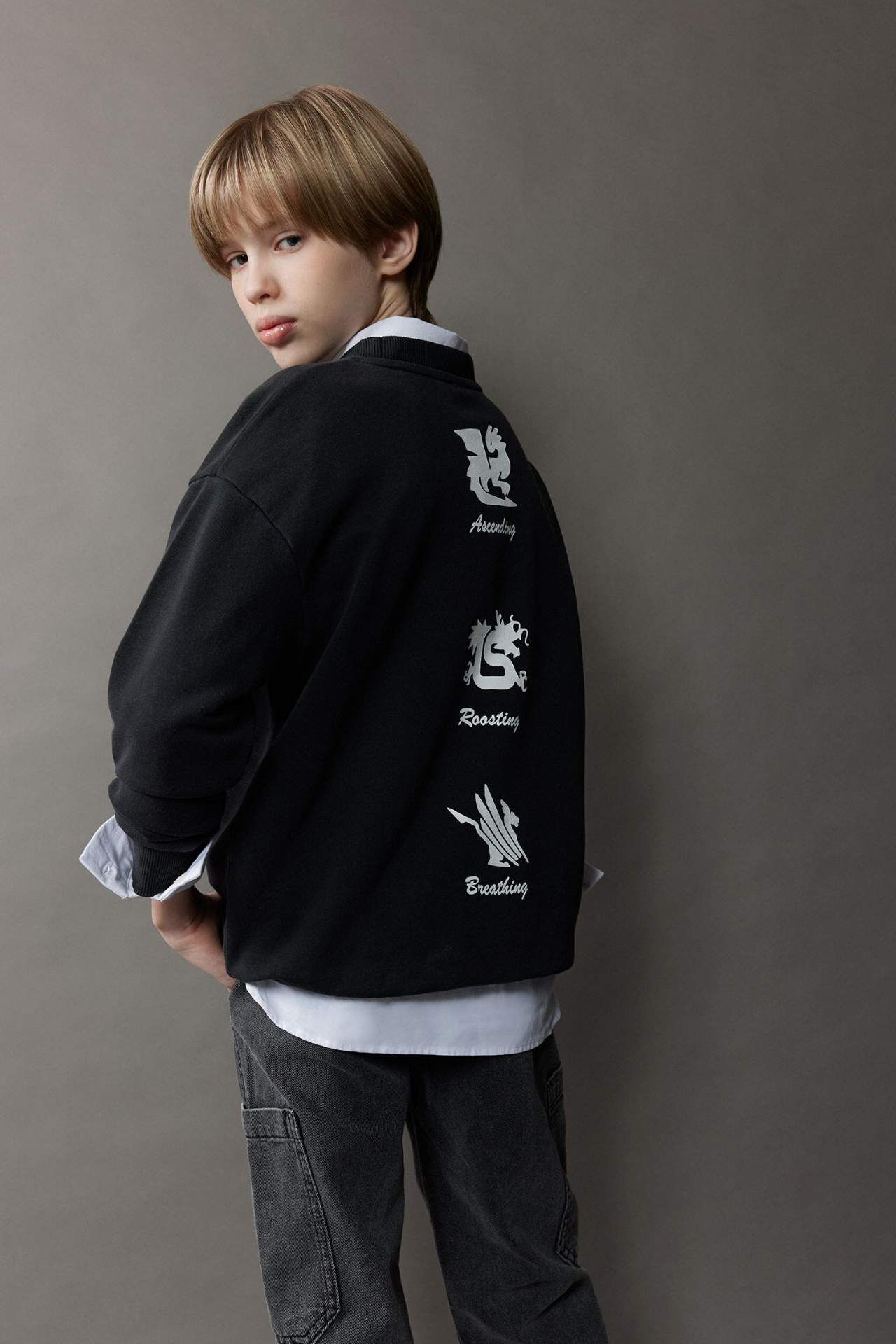Erkek Çocuk Oversize Geniş Kalıp Bisiklet Yaka Sırt Baskılı Yıkamalı Soluk Efektli Sweatshirt