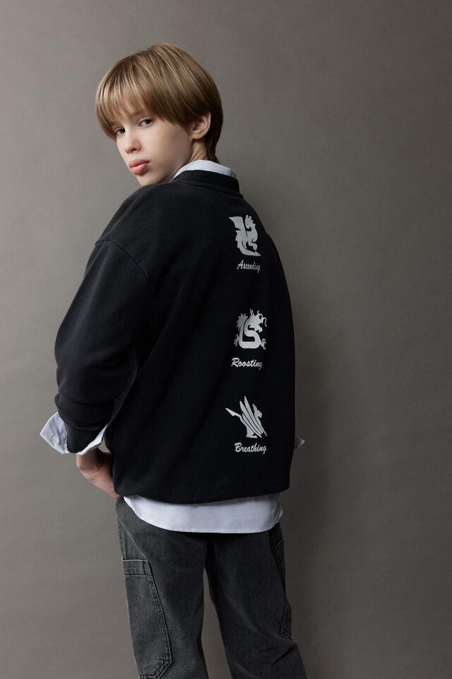 Erkek Çocuk Oversize Geniş Kalıp Bisiklet Yaka Sırt Baskılı Yıkamalı Soluk Efektli Sweatshirt