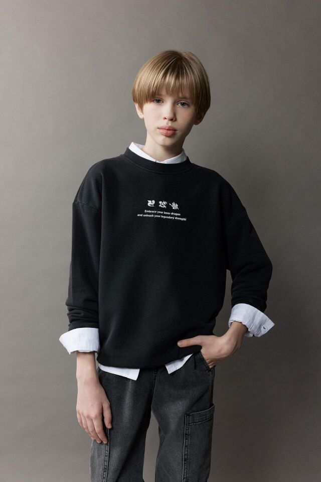 Erkek Çocuk Oversize Geniş Kalıp Bisiklet Yaka Sırt Baskılı Yıkamalı Soluk Efektli Sweatshirt