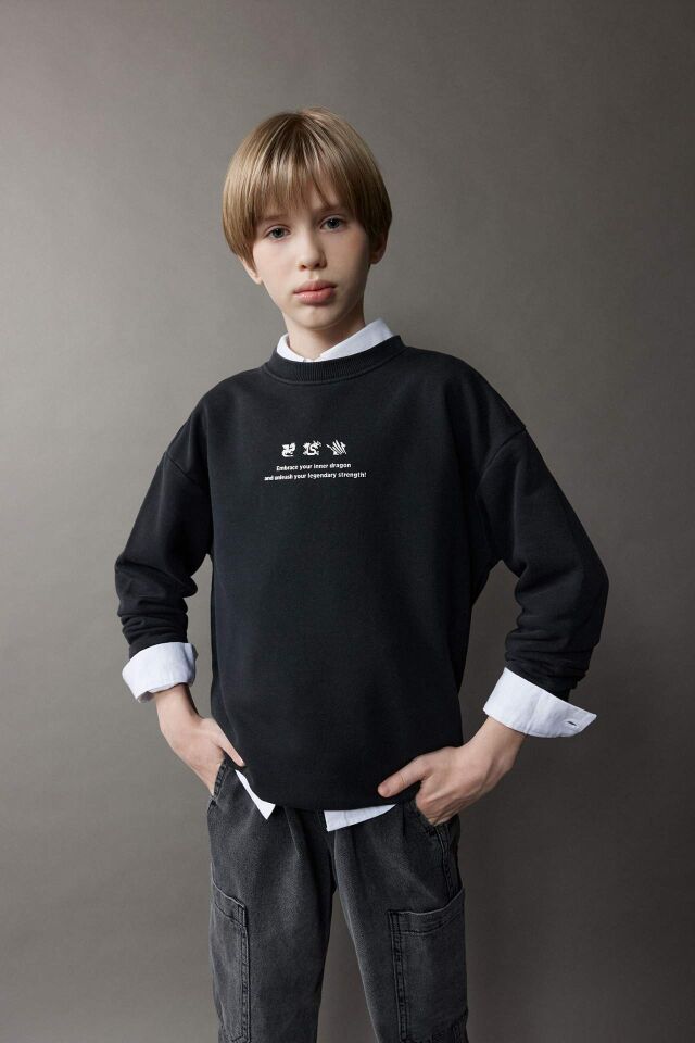 Erkek Çocuk Oversize Geniş Kalıp Bisiklet Yaka Sırt Baskılı Yıkamalı Soluk Efektli Sweatshirt