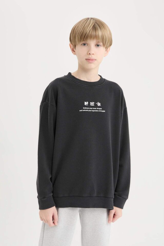 Erkek Çocuk Oversize Geniş Kalıp Bisiklet Yaka Sırt Baskılı Yıkamalı Soluk Efektli Sweatshirt