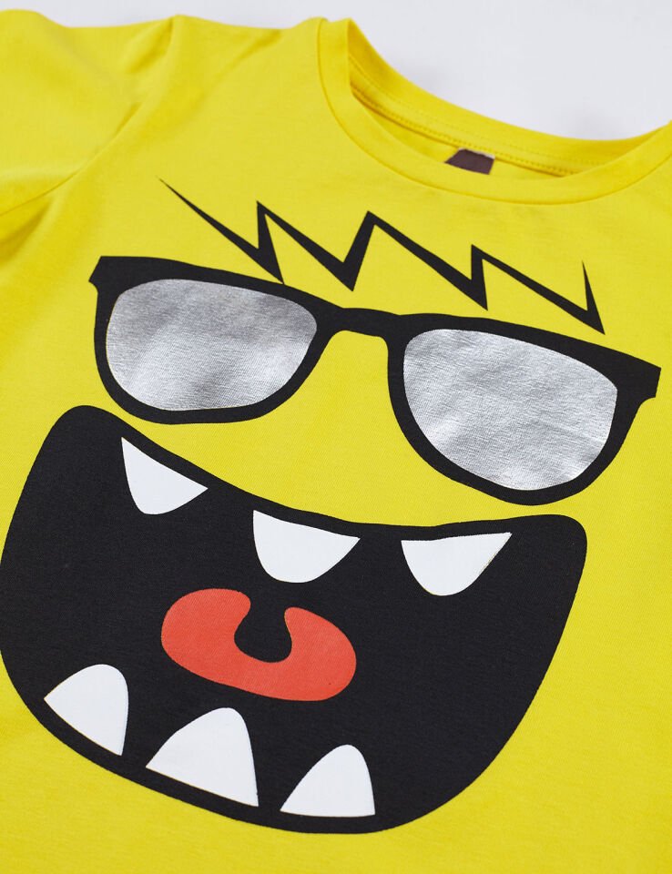 Neşeli Erkek Çocuk T-shirt Kapri Şort Takım