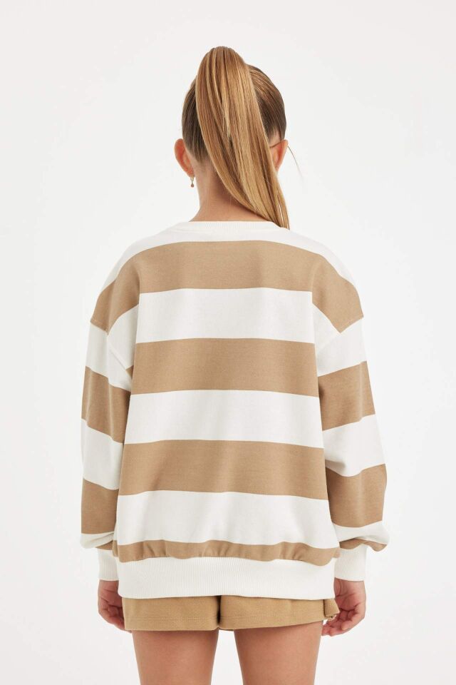 Kız Çocuk Relax Fit Bisiklet Yaka Nakışlı Sweatshirt