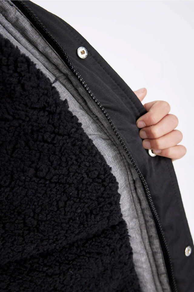 Erkek Çocuk Çıkarılabilir Suni Kürk Yaka Kapüşonlu Pelüş Astar Parka