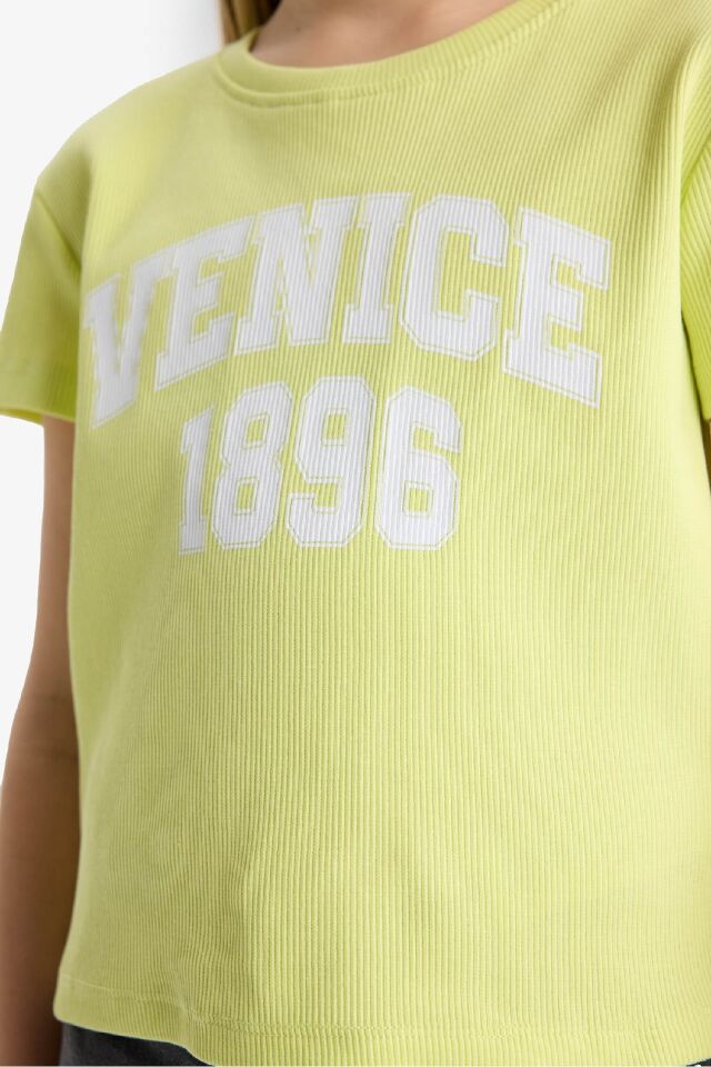 Kız Çocuk Slim Fit Dar Kesim Bisiklet Yaka Fitilli Kaşkorse Baskılı Kısa Kollu Tişört