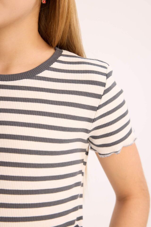 Kız Çocuk Slim Fit Dar Kesim Bisiklet Yaka Çizgili Fitilli Kaşkorse Kısa Kollu Tişört