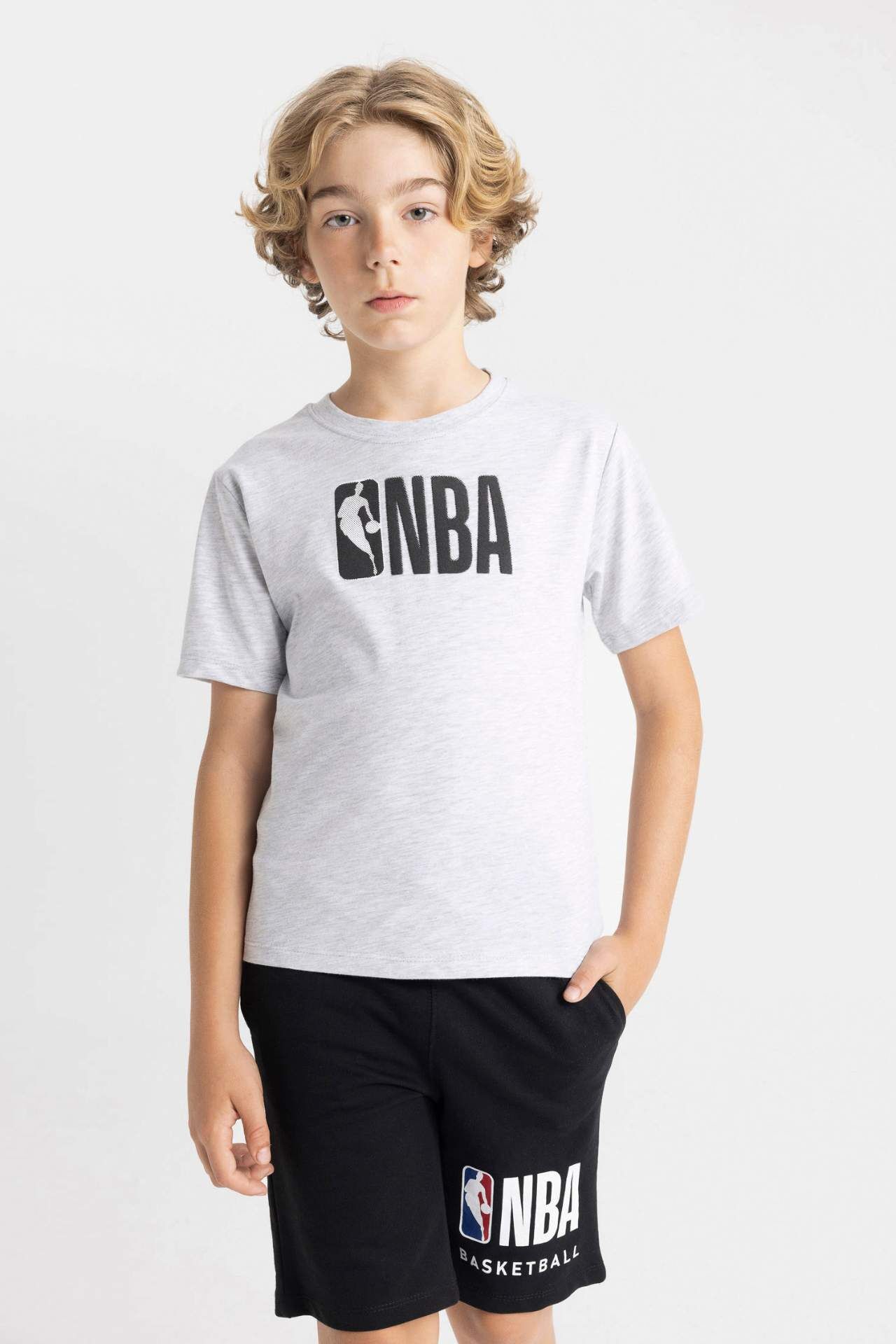Erkek Çocuk NBA Wordmark Bisiklet Yaka Kısa Kollu Tişört
