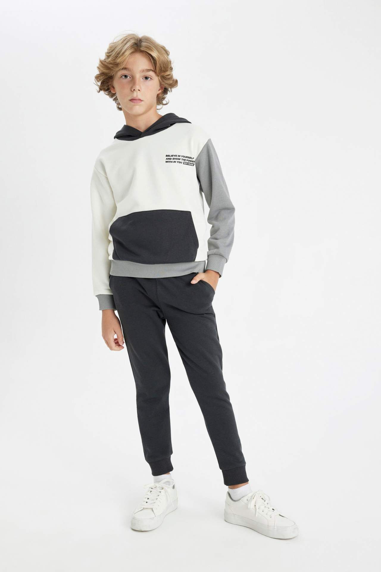 Erkek Çocuk 2'li Takım Baskılı Kapüşonlu Kanguru Cepli Sweatshirt Jogger Eşofman Altı