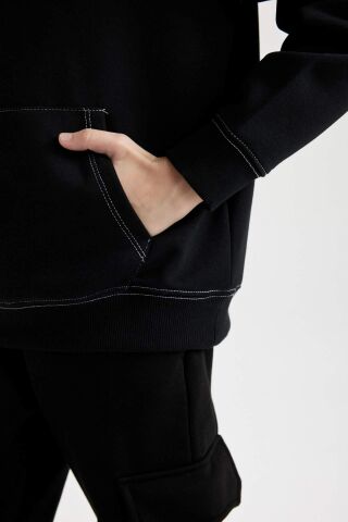 Erkek Çocuk Siyah Oversize Geniş Kalıp Balıkçı Yaka Baskılı Sweatshirt