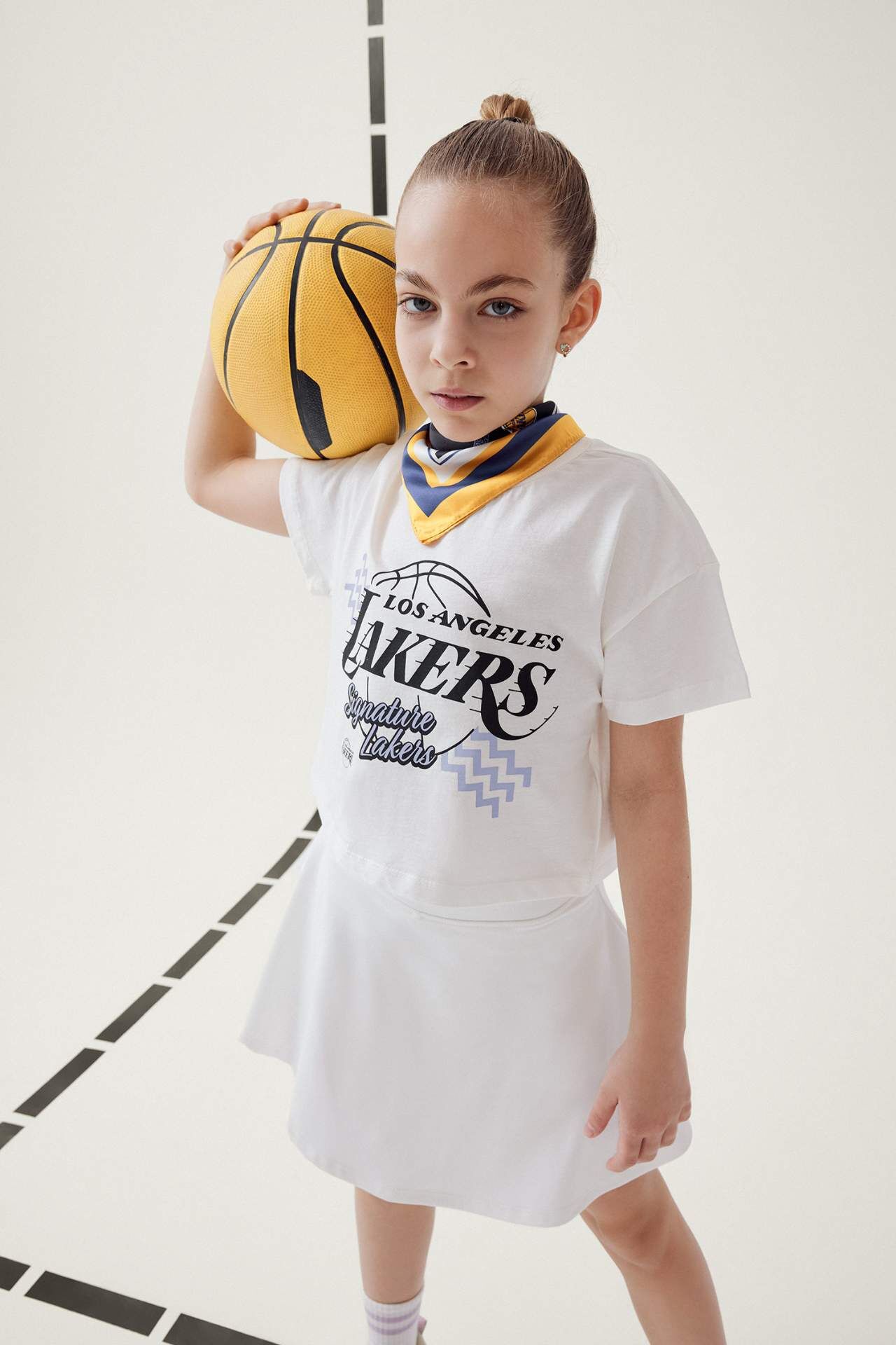 Kız Çocuk NBA Los Angeles Lakers Bisiklet Yaka Kısa Kollu Tişört