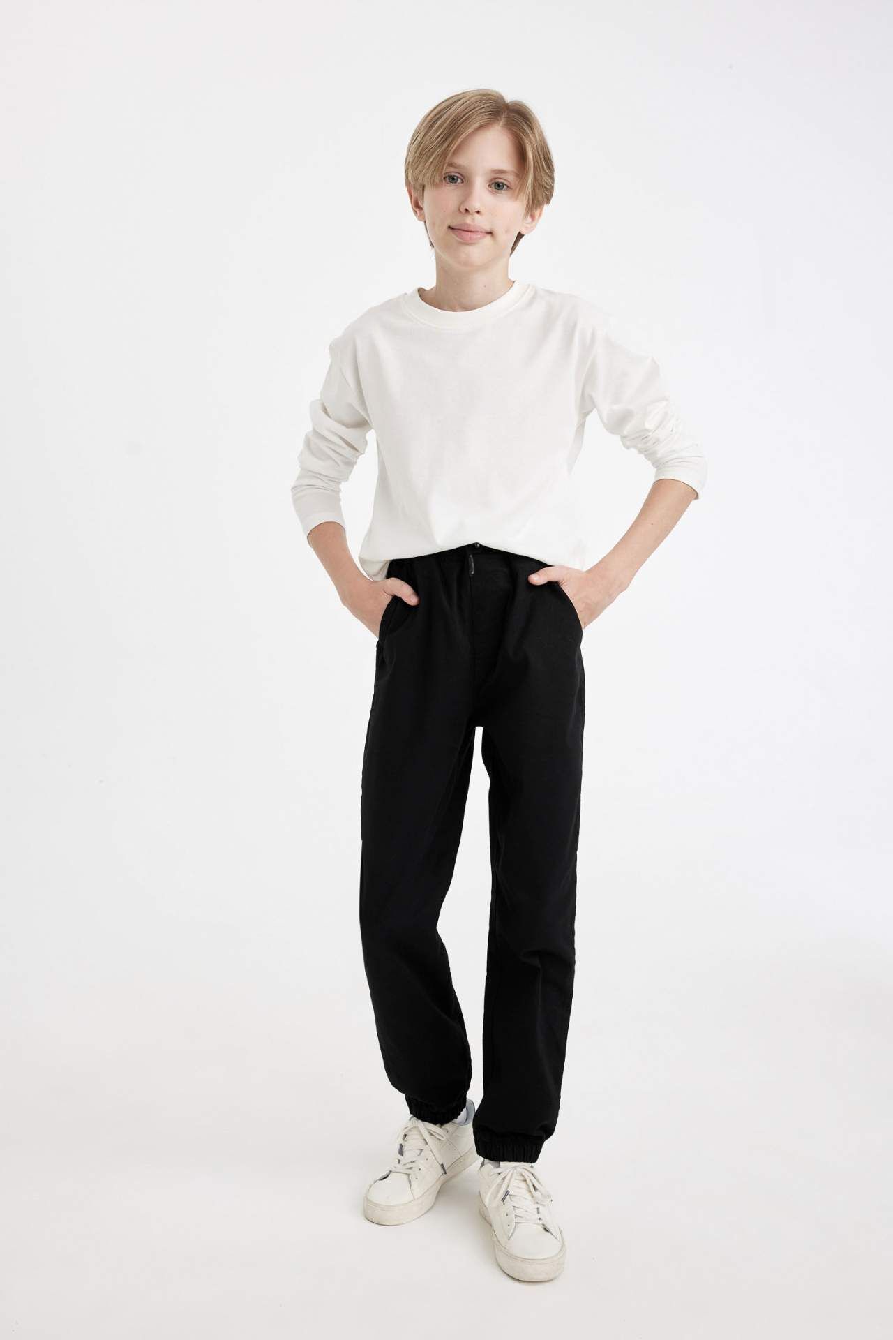 Erkek Çocuk Beli Bağcıklı Lastikli Paça Cepli Basic Düz Siyah Jogger Gabardin Pantolon