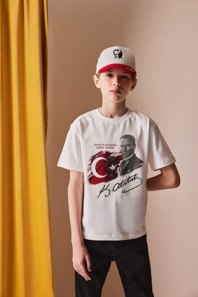Erkek Çocuk 23 Nisan Çocuk Bayramı Bisiklet Yaka Atatürk Baskılı Kısa Kollu Tişört