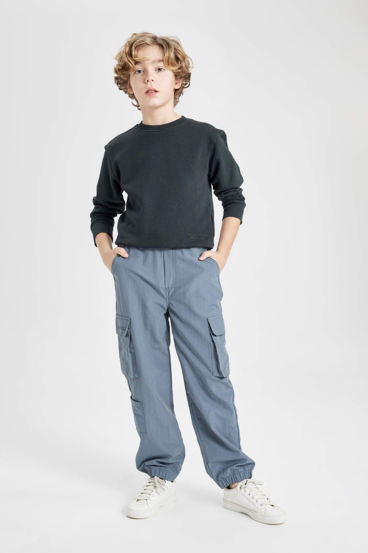 Erkek Çocuk Kargo Cepli Beli Bağcıklı Lastikli Paça Jogger Paraşüt Pantolon