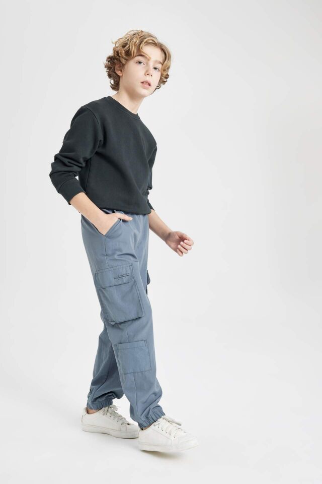 Erkek Çocuk Kargo Cepli Beli Bağcıklı Lastikli Paça Jogger Paraşüt Pantolon