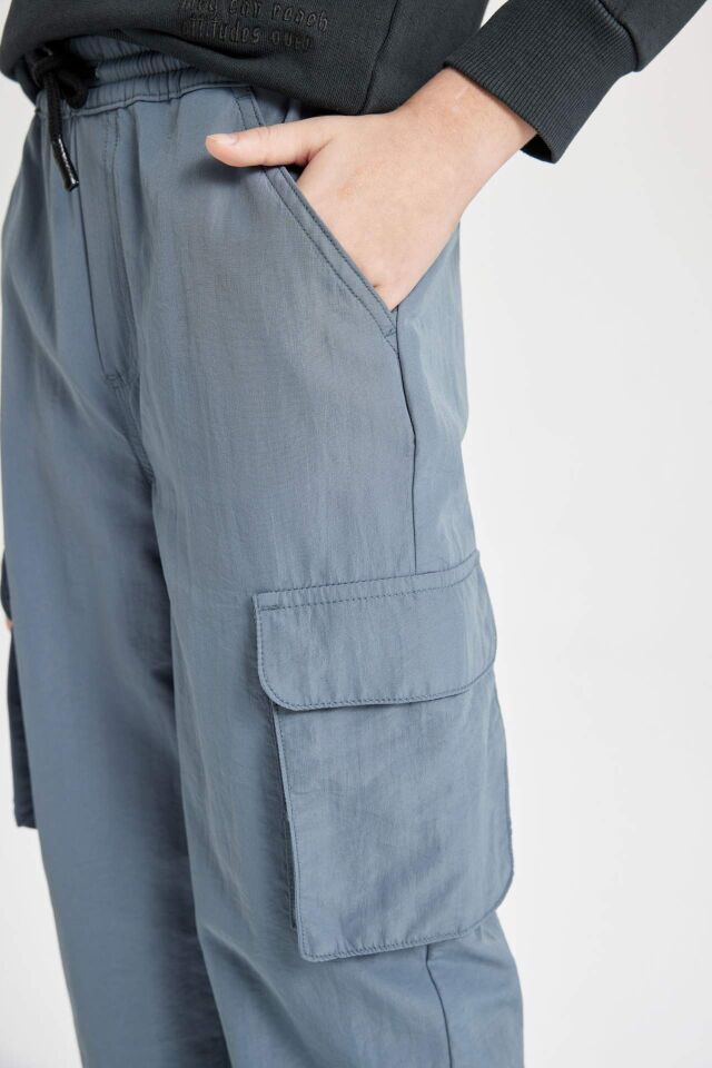Erkek Çocuk Kargo Cepli Beli Bağcıklı Lastikli Paça Jogger Paraşüt Pantolon
