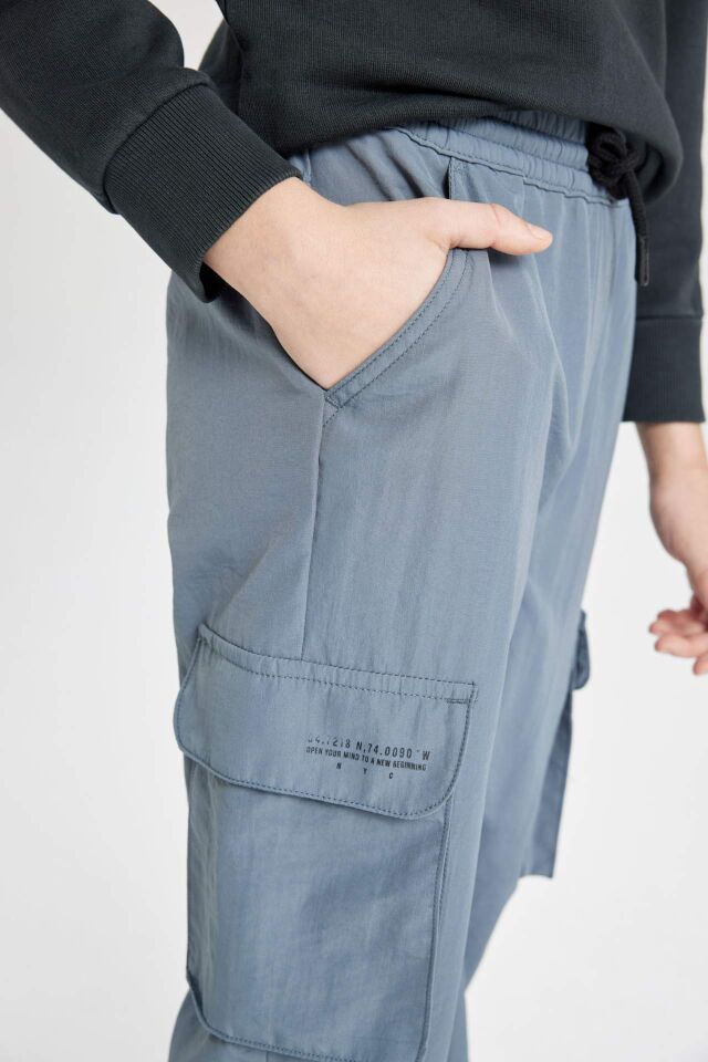 Erkek Çocuk Kargo Cepli Beli Bağcıklı Lastikli Paça Jogger Paraşüt Pantolon